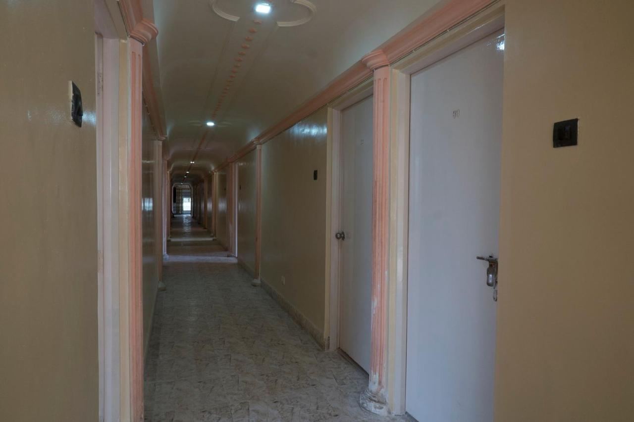Oyo Flagship 37830 Hotel Aakar International Сатара Екстериор снимка