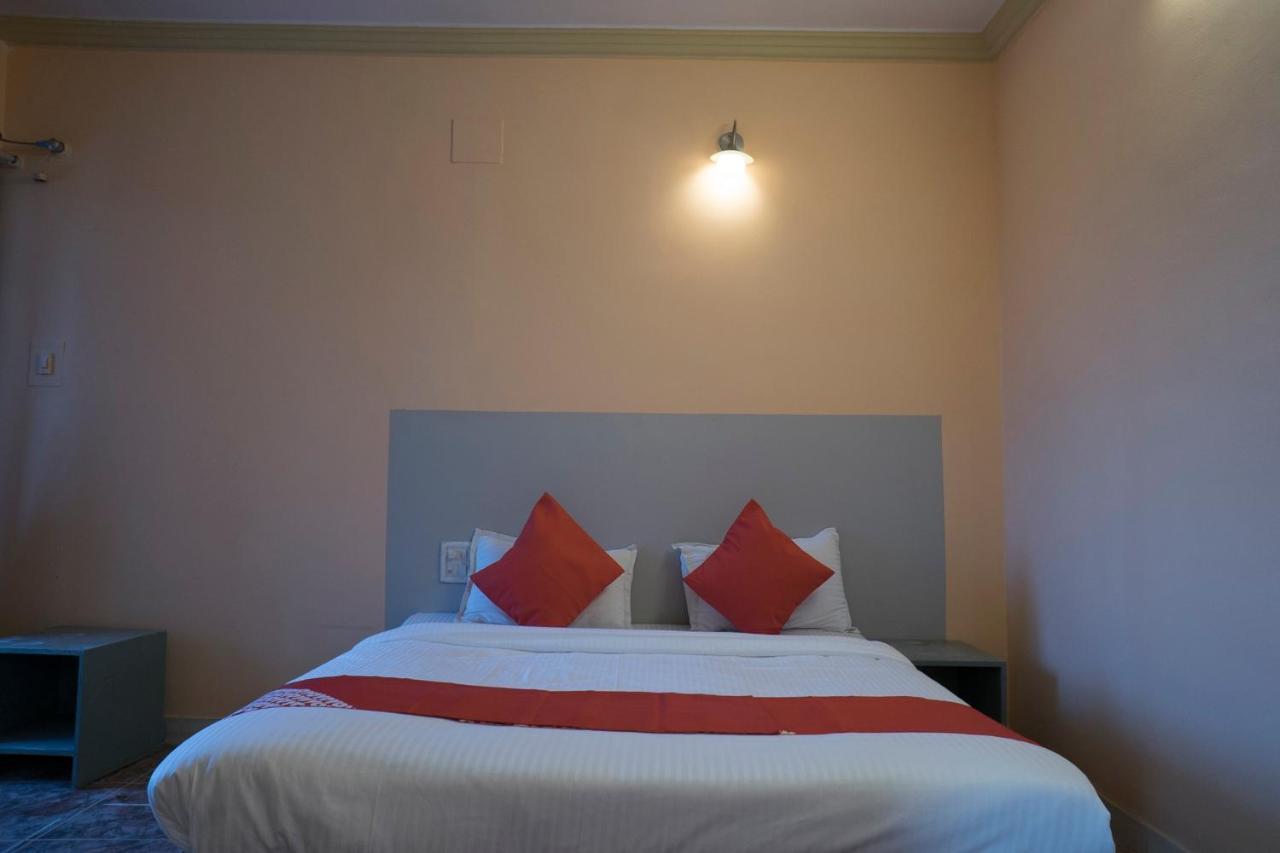 Oyo Flagship 37830 Hotel Aakar International Сатара Екстериор снимка