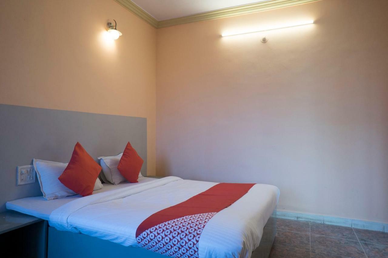 Oyo Flagship 37830 Hotel Aakar International Сатара Екстериор снимка